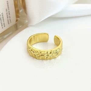 18K Carved Gold Band Ring